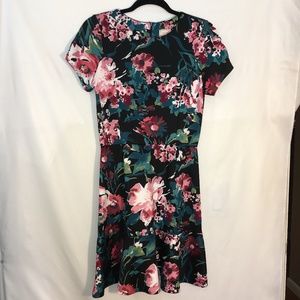 LOVE ADY. Short Sleeve Floral Dress. Sz L